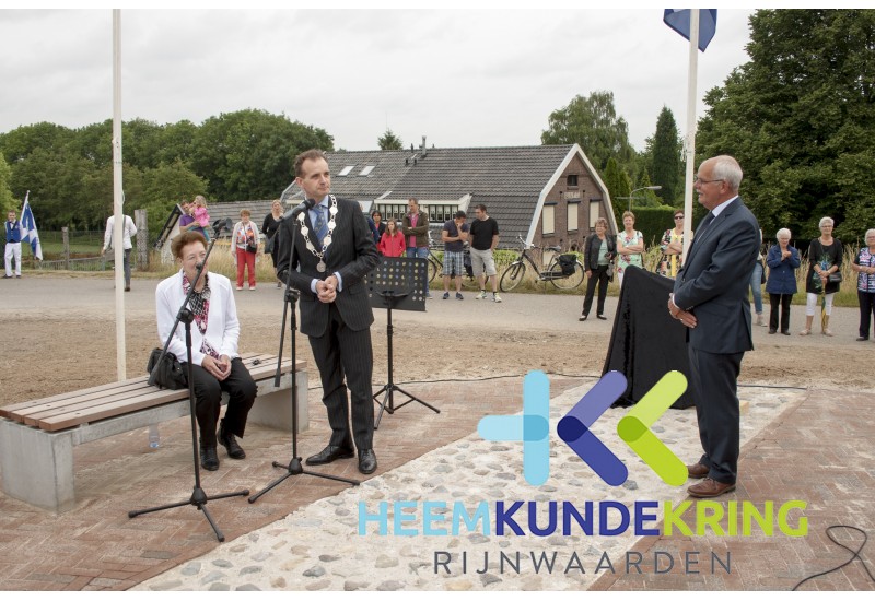 12 -7-2015 Onthulling grafsteen Herwen Coll. P.Snip- HKR (42)